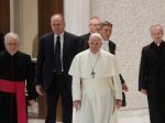 Koronavírusom sa nakazili dvaja kardináli blízki pápežovi