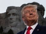 Trump omilostil 15 ľudí vrátane svojho bývalého poradcu a žoldnierov