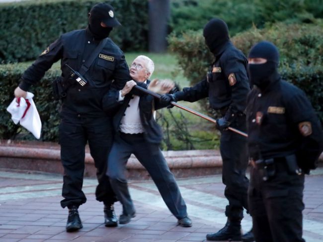 Spojené štáty uvalili sankcie na bieloruskú políciu za tvrdé zásahy proti protestujúcim