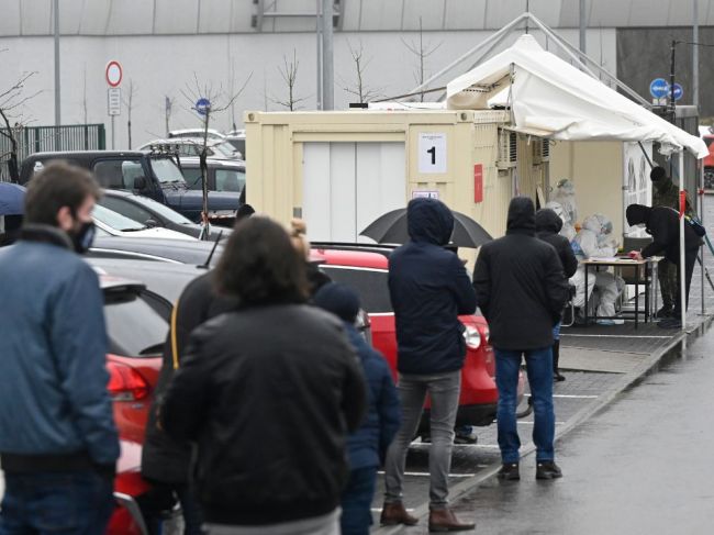 V stredu pribudlo 2657 prípadov COVID-19, počet obetí sa zvýšil o 46