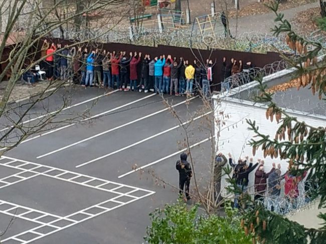 V Bielorusku v sobotu zatkli aj ľudí prezlečených za Deda Mráza