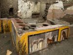 Archeológovia v Pompejach vykopali pult na podávanie teplých jedál