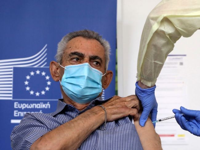 Vo väčšine krajín EÚ sa oficiálne začalo očkovanie proti ochoreniu COVID-19