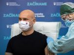 Chceme ísť príkladom, tvrdia ministri zaočkovaní proti ochoreniu COVID-19