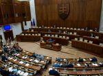 V rokovacej sále budú poslanci pozitívni na COVID-19 oddelení fóliou
