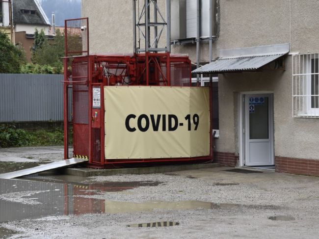 V Ústrednej vojenskej nemocnici v Ružomberku je hospitalizovaných 56 pacientov s COVID-19