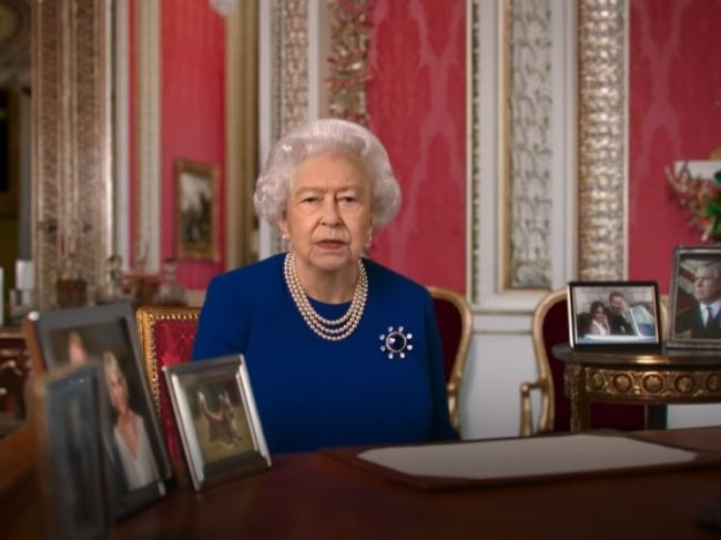 Video: Britov šokoval príhovor falošnej kráľovnej Alžbety II.