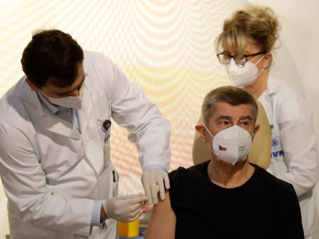 Babiš: Z fľaštičky chceme vyťažiť šesť, nielen päť dávok vakcíny