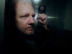 Assangeov otec dúfa, že nový prezident USA udelí zakladateľovi WikiLeaks milosť