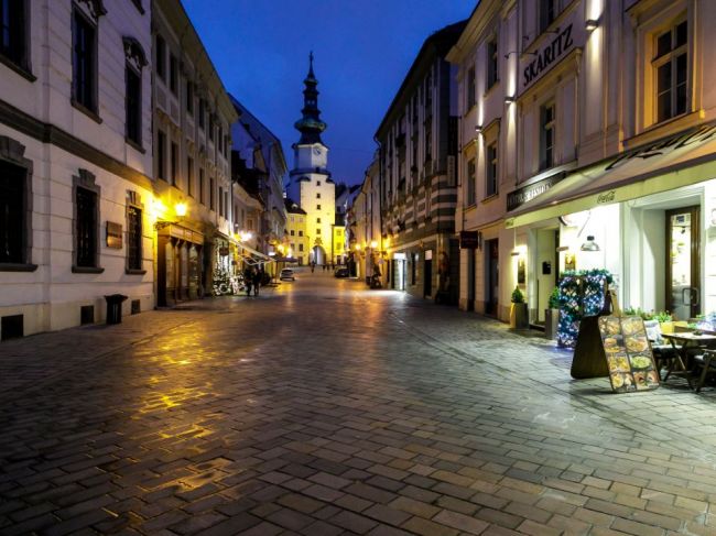 Zákaz vychádzania bude predĺžený, platia nové výnimky