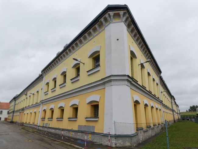 Hľadaný Robert H. prišiel pred väznicu v Leopoldove a sám sa prihlásil