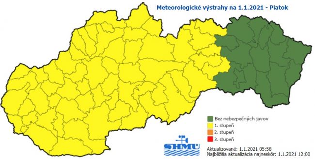 Hmla a poľadovica potrápia Slovákov aj počas prvého dňa v novom roku