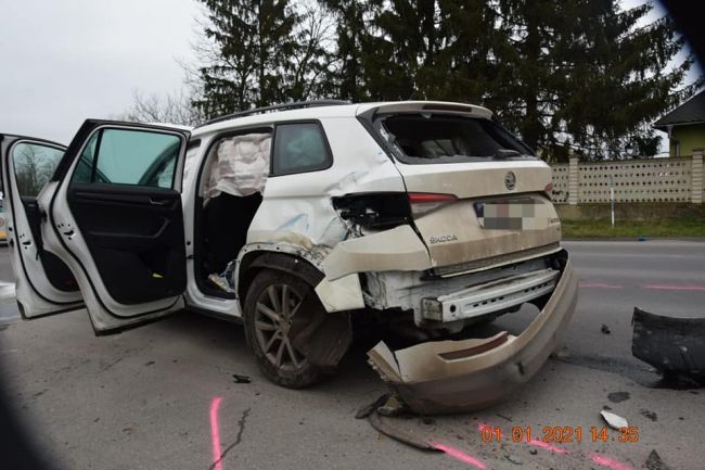 Polícia objasňuje dopravnú nehodu, pri ktorej sa zranili tri osoby