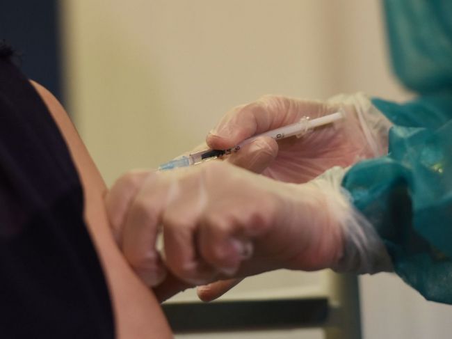 V Česku je o očkovanie veľký záujem, pridávajú sa ďalšie krajské nemocnice