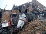 Chorvátsky dobrovoľník pomáhal po zemetraseniach, zahynul po páde zo strechy