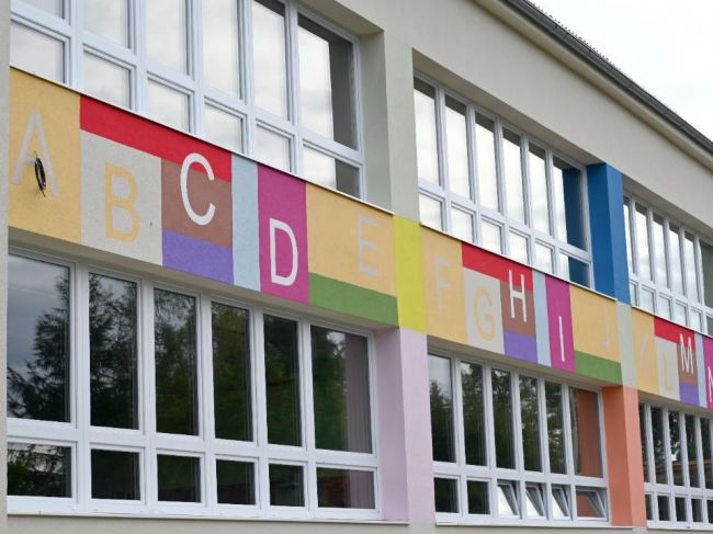 Zriaďovatelia MŠ ich môžu od pondelka otvoriť, rezort školstva to odporúča zvážiť