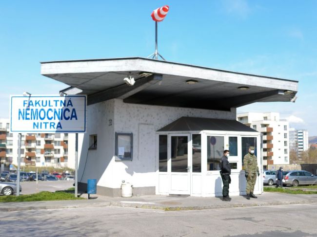 Situácia v nitrianskej nemocnici je na hranici únosnosti, museli zmeniť fungovanie