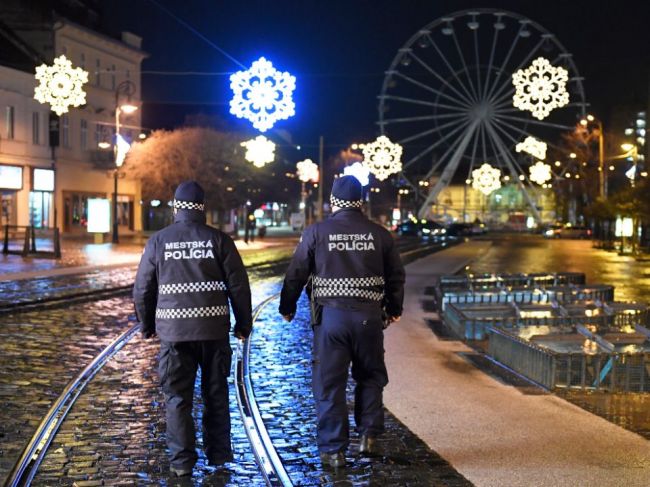 Polícia zintenzívni hliadky, budú dohliadať na dodržiavanie opatrení