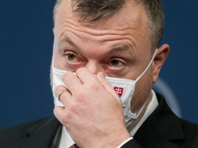 Krajniak považuje výzvy Pellegriniho na zrušenie núdzového stavu za nezodpovedné