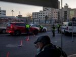Počet nakazených v Izraeli rastie napriek očkovaniu, krajina sprísňuje lockdown