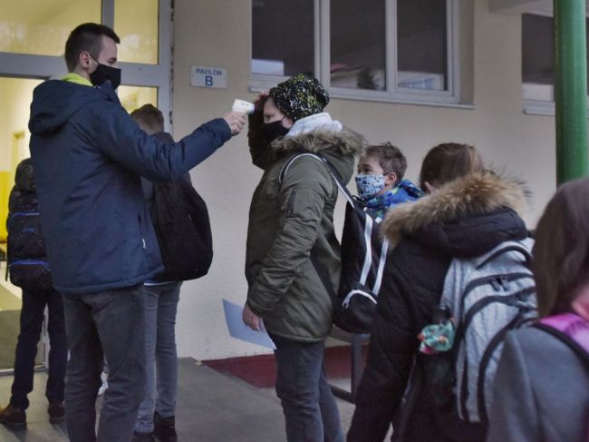 Aj v Česku už zaznamenali zriedkavý syndróm, ktorý hrozí deťom po COVID-19