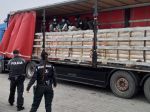 V Šelpiciach vystúpili z nákladného priestoru kamiónu šiesti cudzinci