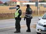 Polícia kontroluje sprísnený zákaz vychádzania