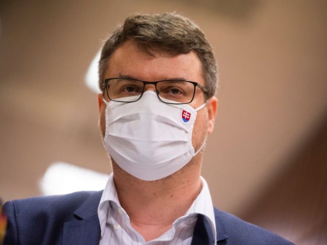 KDH vyzýva Štefana Holého na odstúpenie z funkcie pre výnimku, ktorú má od ÚVZ