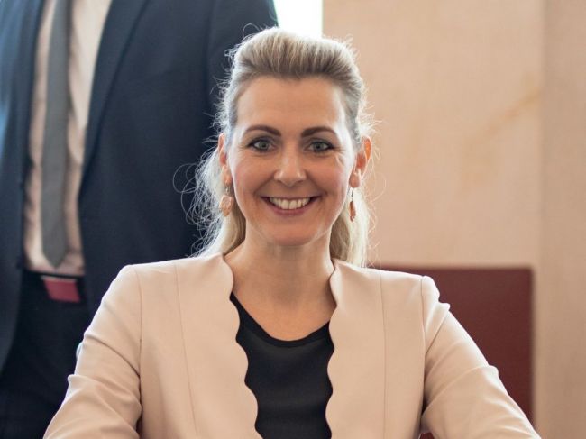 Rakúska ministerka odstúpila pre podozrenie z plagiátorstva