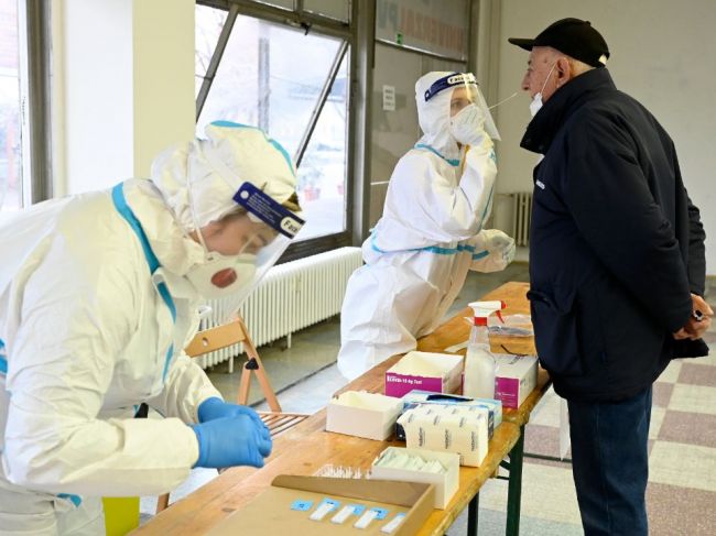V Púchove a ďalších obciach okresu v nedeľu pokračuje testovanie