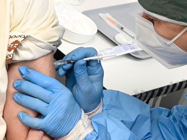 Môže vakcína spôsobiť ochorenie COVID-19? Odpovedá ministerstvo zdravotníctva