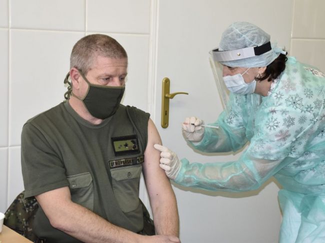 ŠÚKL eviduje 67 hlásení podozrení na nežiaduce účinky po vakcíne proti COVID-19