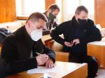 UNLP Košice v najbližších dňoch odbremenia okolité nemocnice, pomáhajú aj kňazi
