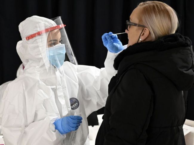 Slovenskí vedci reagovali na celoplošné testovanie