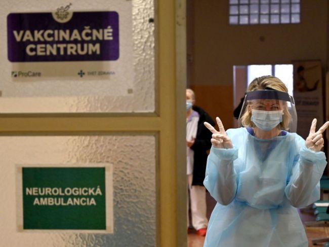 Poslanci schválili viaceré zmeny súvisiace s 2. vlnou pandémie i očkovaním
