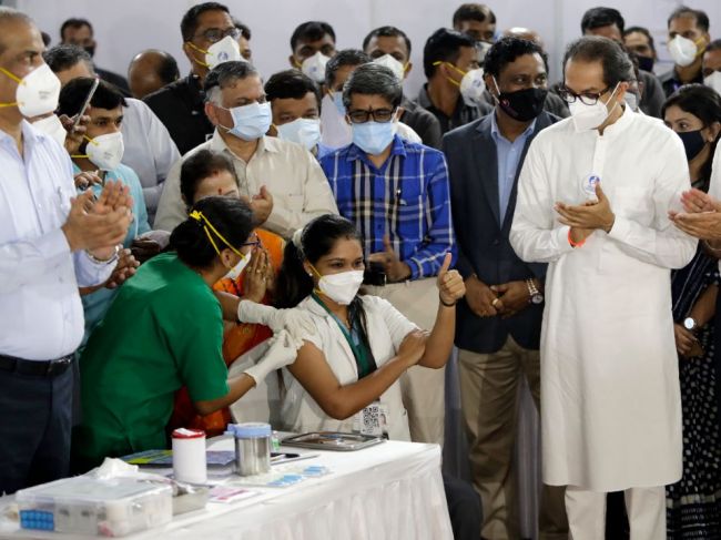 India spustila masovú očkovaciu kampaň svojho obyvateľstva