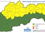SHMÚ: Snehové záveje a jazyky sa môžu vyskytnúť na severe Slovenska