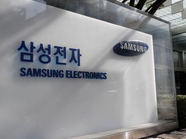 Dediča spoločnosti Samsung odsúdili na dva a pol roka väzenia