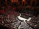 Poslanecká snemovňa talianskeho parlamentu vyslovila dôveru vláde premiéra Conteho