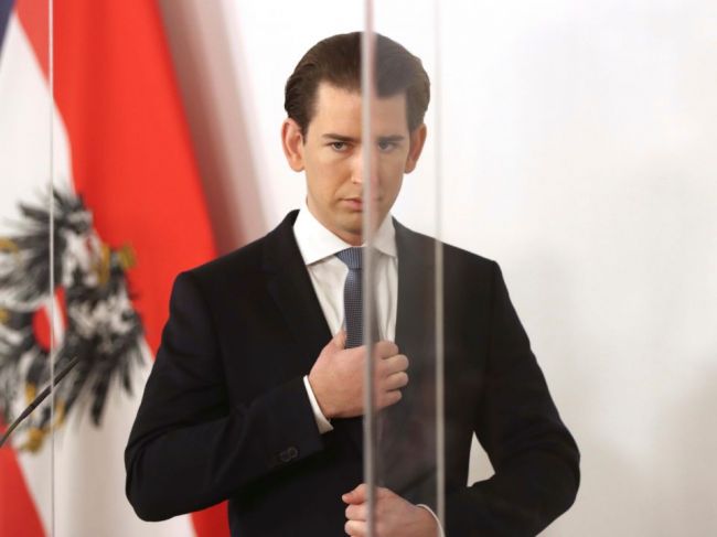 Rakúšania sa predbiehajú pri očkovaní, podozrenia preverí vláda 