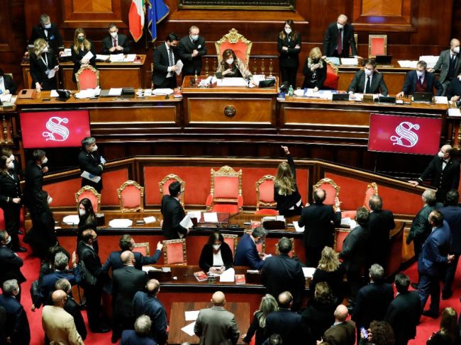 Taliansky Senát vyslovil dôveru vláde premiéra Giuseppeho Conteho