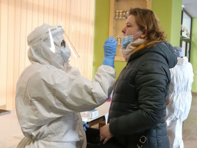 Koronavírus na Slovensku: Pribudlo 100 obetí a tisícky nakazených