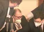 Video: Českí poslanci sa pobili v parlamente