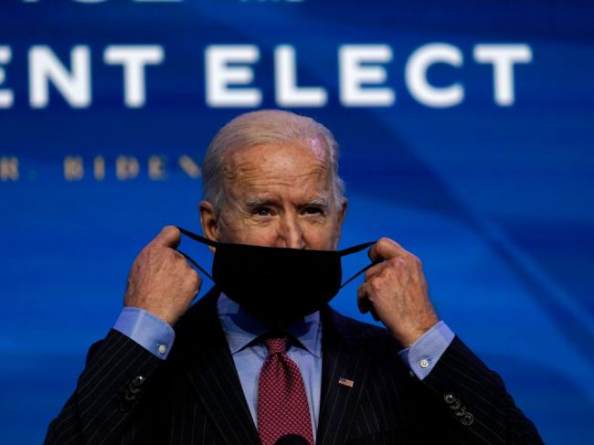 Biden vyzval ľudí, aby nasledujúcich 100 dní nosili rúška