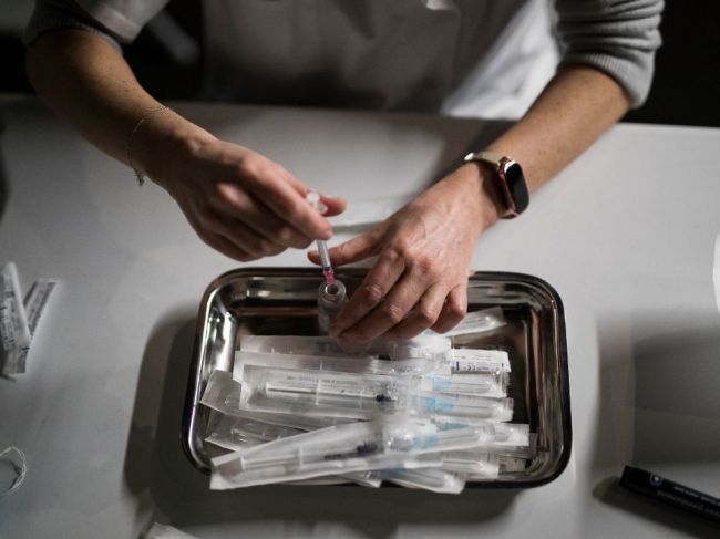 Lídri EÚ zvažujú viac obmedzení na hraniciach na zastavenie mutácií koronavírusu