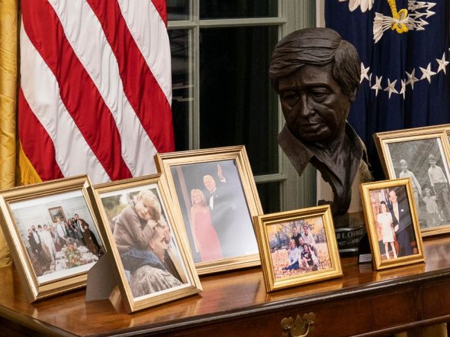 Biden vymenil busty v Oválnej pracovni vrátane Churchillovej