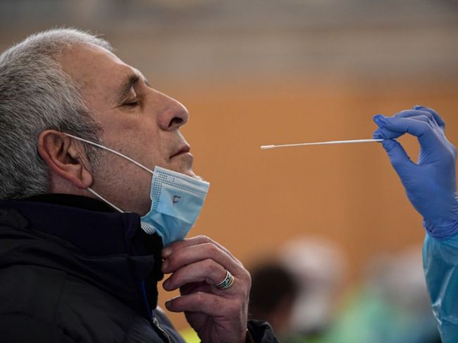 Španielsko hlási znova vyše 40.000 nových prípadov nákazy koronavírusom