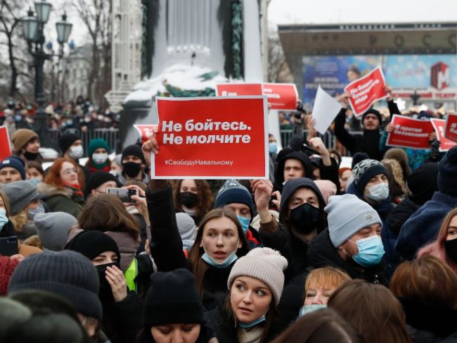Na proteste v Moskve zadržali Navaľného manželku