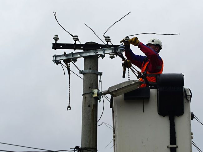 Na východnom Slovensku ostalo bez elektriny viac ako 28.000 odberných miest