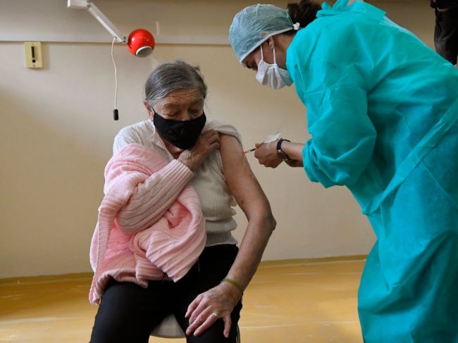 Nemocnice majú personál pripravený očkovať, nemajú však vakcíny